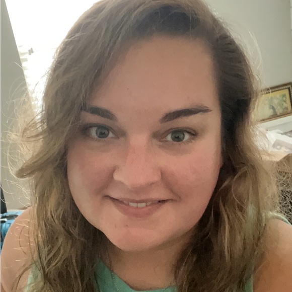 Meet your Posher, Kateri - Picture 2 of 2